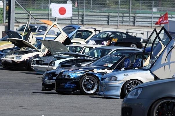 10000 feierten ihre Autoleidenschaft am Hockenheimring.